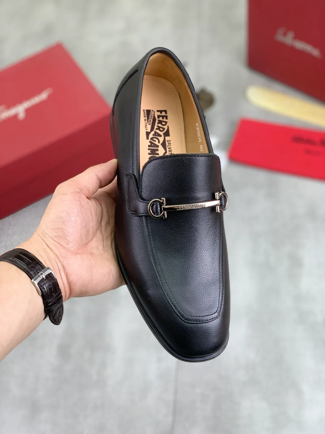 Men's Men's Shoes 💰P480💰[New Style] Water-dyed Niuli 🆘[Salvatore Ferragamo] Ferragamo's latest casual business leather shoes for men! Available at counters simultaneously! The fabric is made of specially imported original calfskin, the lining is made of imported water-dyed cowhide, and the original combination outsole is absolutely luxurious and leads the fashion trend. Matching code: 38-45; 4️⃣ colors available